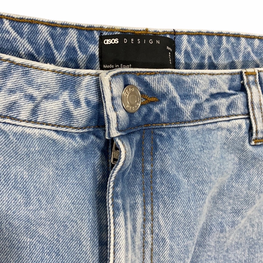 ASOS DESIGN Petite High Rise Mom Jeans, Lightwash - Picture 6 of 9